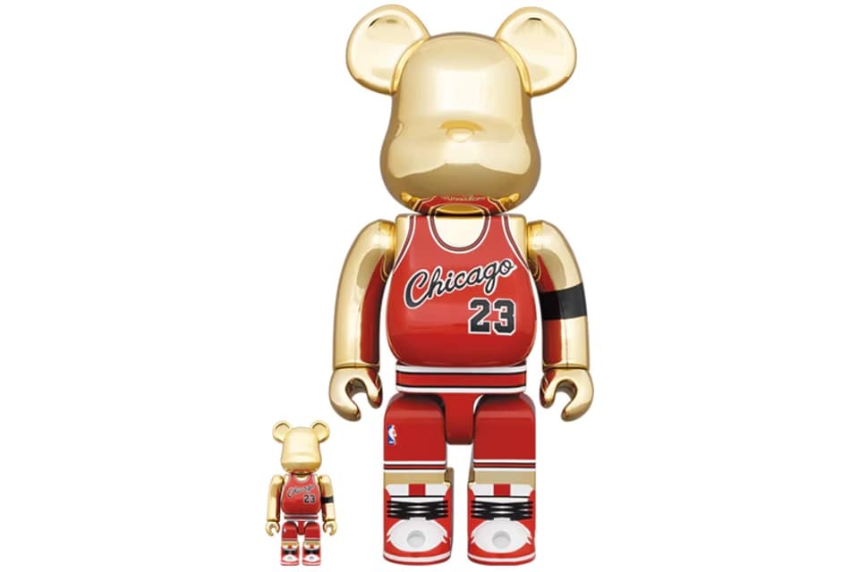 dd3bdb_21d6caf9fc6e4384b1beb215f1408609~mv2 Bearbrick Michael Jordan 1985 Rookie Jersey 100% & 400% Set Gold Chrome - Image 1